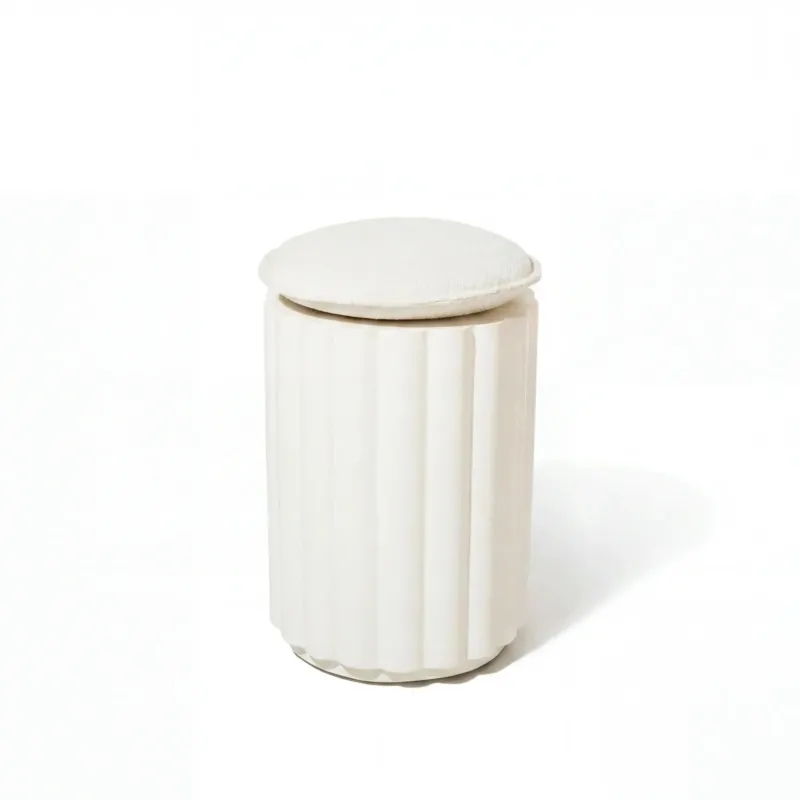 Tabouret de jardin rond en béton blanc antique et coussin en tissu bouclé blanc antique 33cm Daisy - Business & Pleasure - The Cool Republic