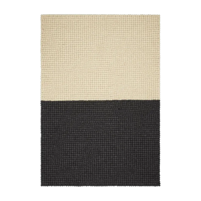 Tapis à boules de feutre anthracite et beige 120x170 cm Contrast - myfelt - The Cool Republic
