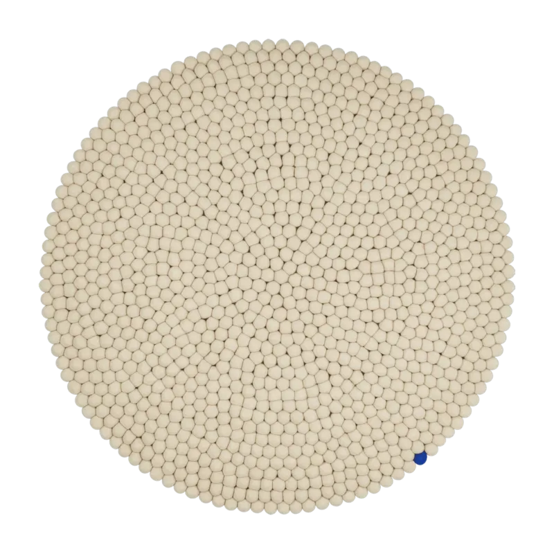 Tapis à boules de feutre beige 50 cm Big One - myfelt - The Cool Republic
