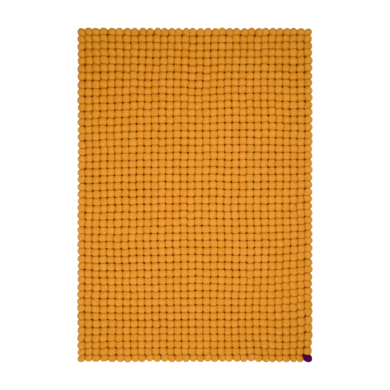 Tapis à boules de feutre ocre 50x70 cm Big One - myfelt - The Cool Republic